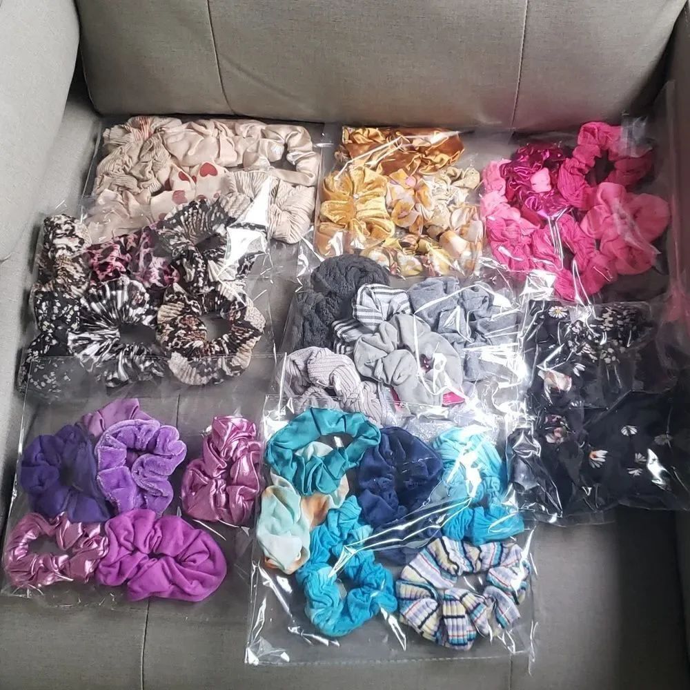 Brand New Mixed Lot of 7 Assorted Hair Ties Scrunchies Variety of Colors